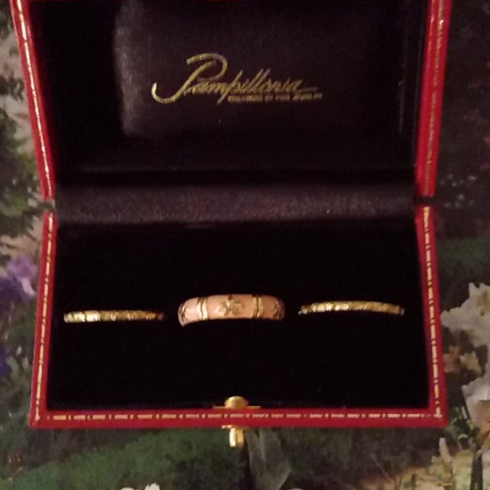 18K Fleur-de-lis Rings - Picture 3 of 15
